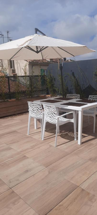 Studio Avec Terrasse Arles Buitenkant foto